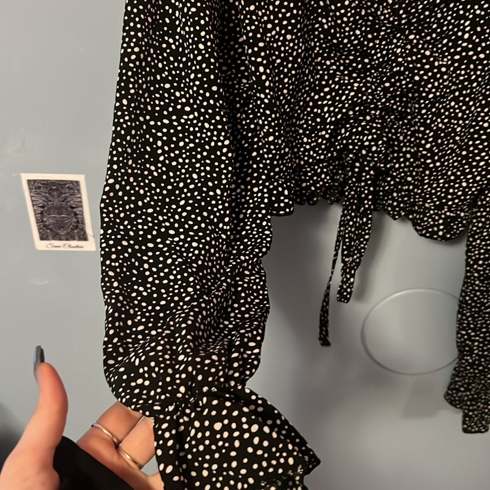 Size small - Picture 2 of 3